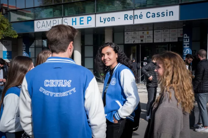 Utiliser Linkedin Meetup Ou Toutes Autres Plateformes Pro 700X467