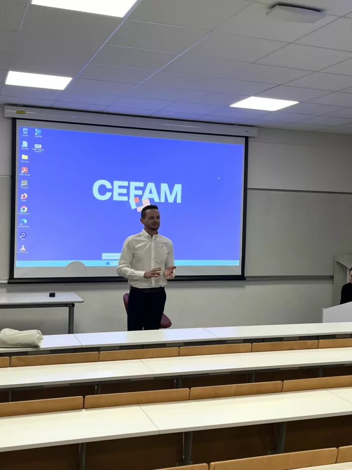 1763566763240 700X934