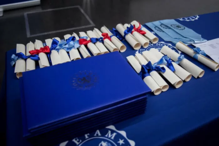 Remise officielle du dipl&ocirc;me BBA accr&eacute;dit&eacute; AACSB au CEFAM