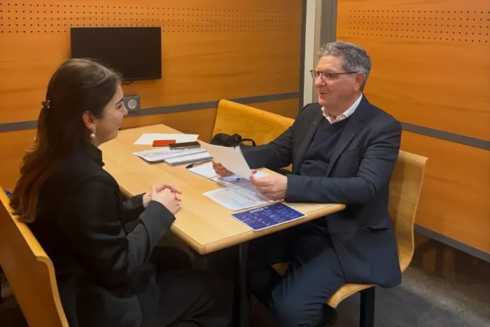 &Eacute;tudiant du CEFAM en simulation d'entretien pour ma&icirc;triser les codes du recrutement am&eacute;ricain apr&egrave;s ses &eacute;tudes en management international