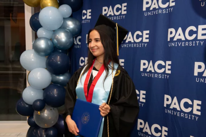 Étudiante diplômée du BBA de Pace University via le CEFAM, une école de commerce américaine en France qui permet d'optimiser le prix de ses études.
